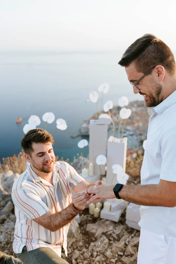guy proposes his partner above dubrovnik